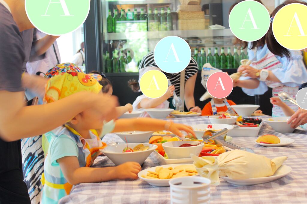 親子で一緒にお菓子づくり体験!(写真は 東京のGood Morning Cafe 錦町 にて開催されていた模様です)
