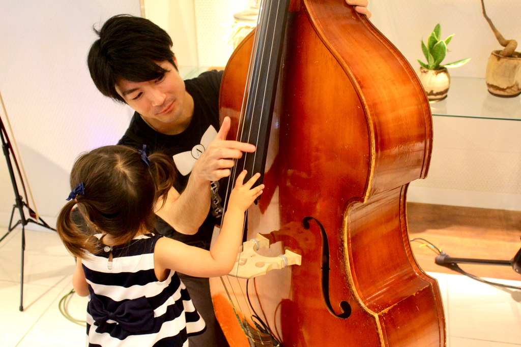 洗練された空間で、生の音楽・旬のひとさらをお愉しみください!