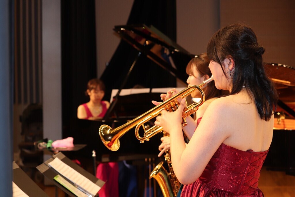 プロの音楽家による生演奏です♪