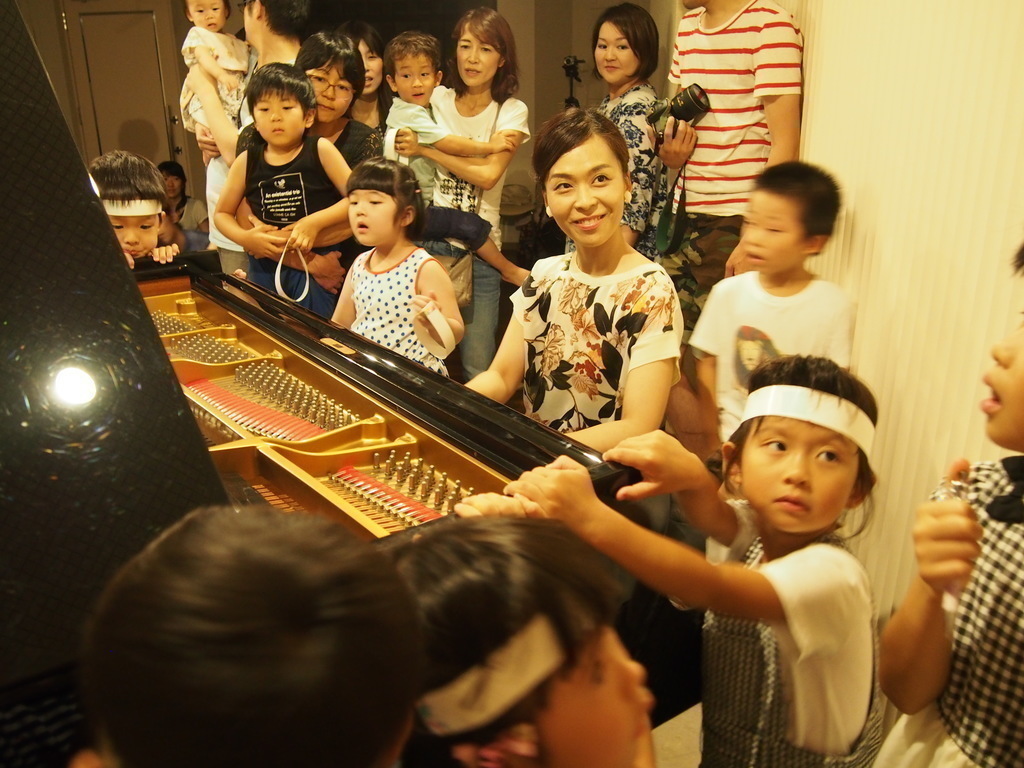 手を伸ばせば触れちゃうくらいの距離で音楽を楽しみましょう。