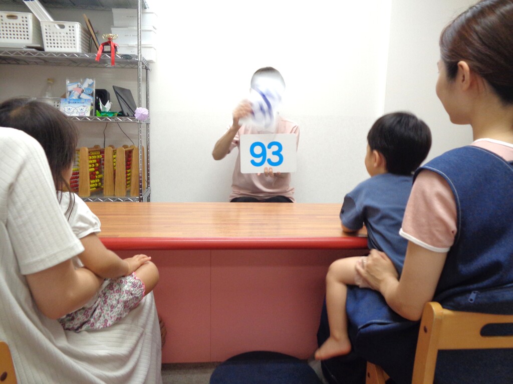 じょうずにお話をきいている2歳さんたち♪