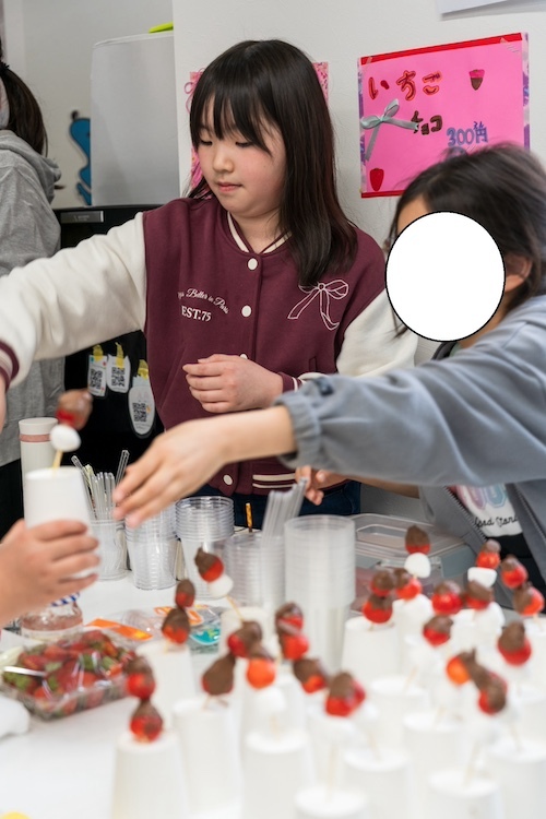 お店屋さんでデザート販売（昨年の様子）