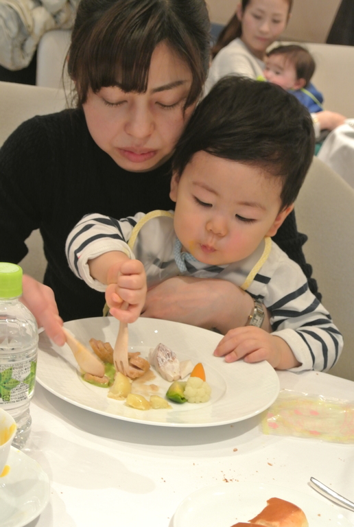 1歳児以上のお子様は、ママと同じお料理を子供用にお出しいたします。