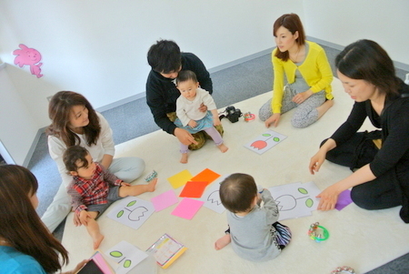 いつものレッスン風景です★土曜開催なので、パパのご参加も歓迎です♪