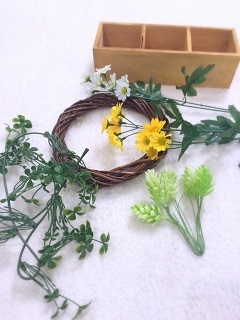 こちらの材料で花かんむりを作ります。