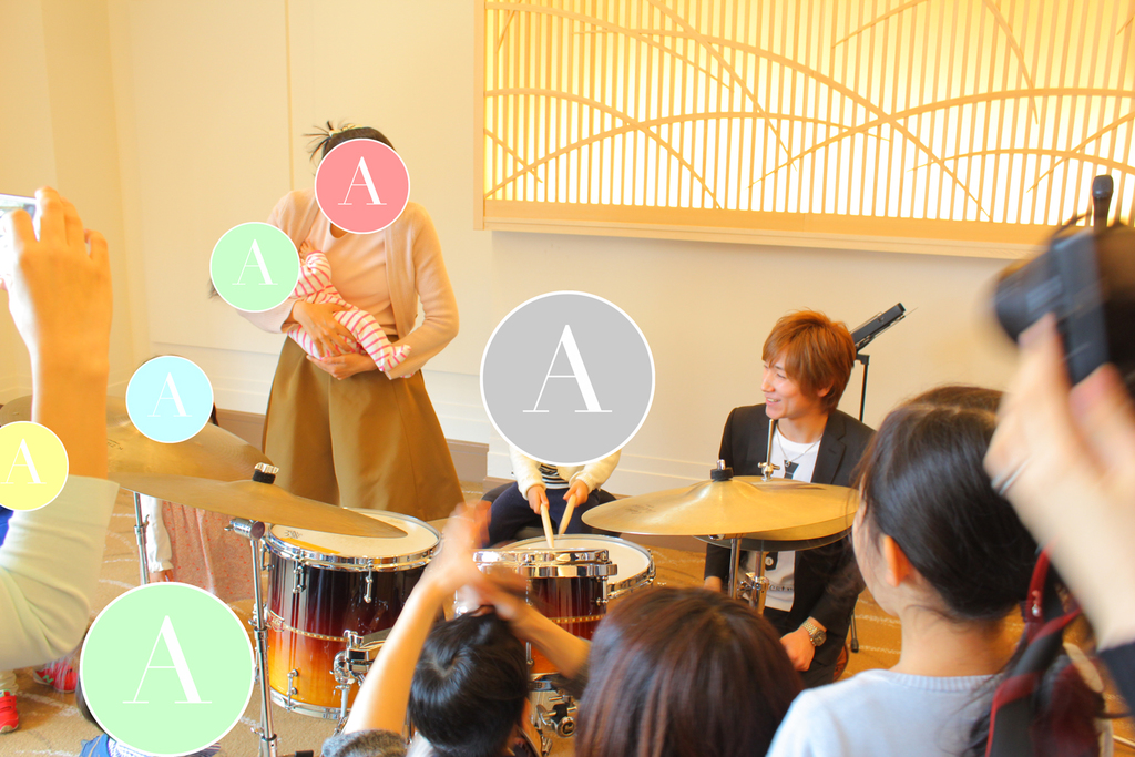 終演後は楽器に触れていただくことが可能です。お子さまだけでなく、大人のみなさまも、お気軽にミュージシャンへお声がけください!