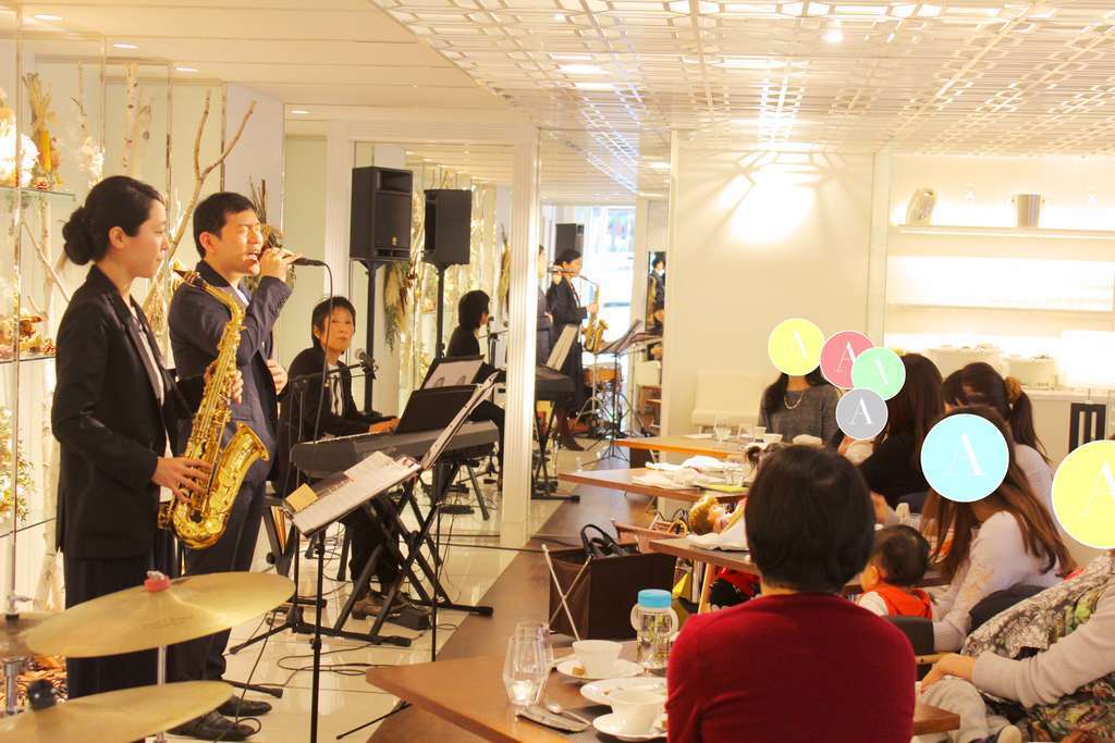 洗練された空間で、生の音楽・旬のひとさらをお愉しみください!