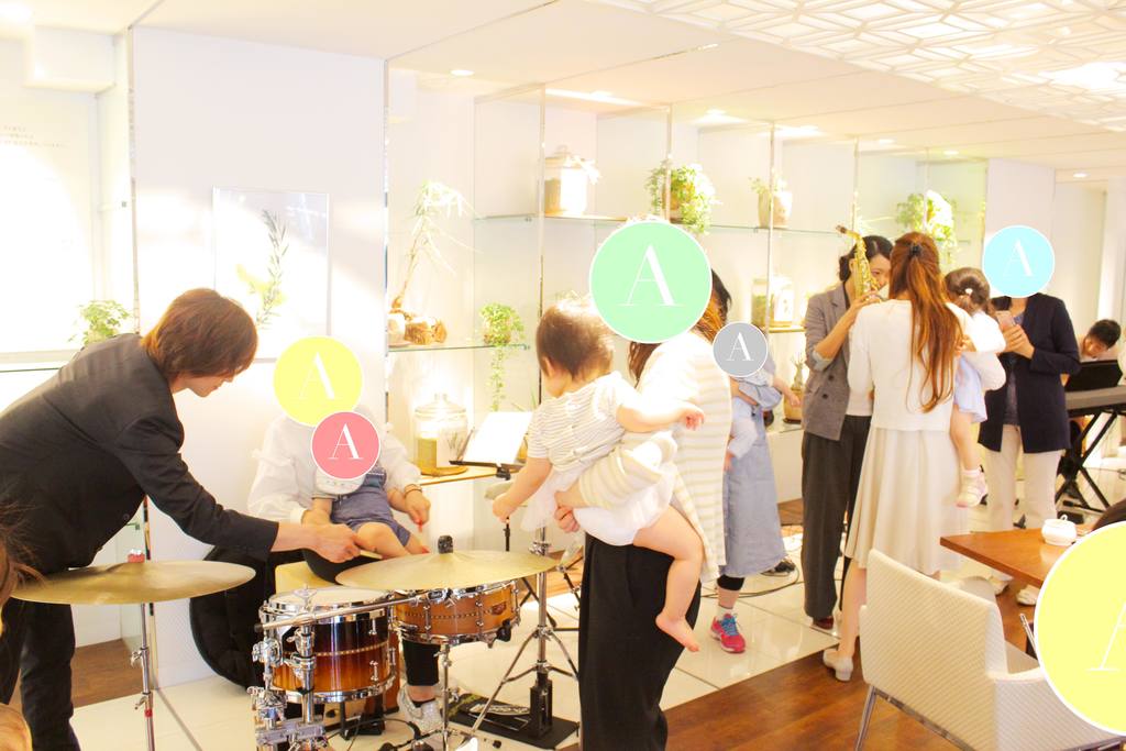 終演後は、お子さまだけでなく大人の皆様も気軽にミュージシャンへお声がけの上、楽器に触れてみてください!