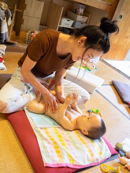 赤ちゃん喜ぶベビーマッサージ