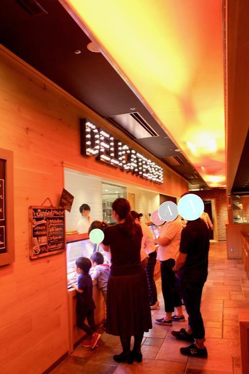 ショーケースから眺めデリをチョイス!楽しいデリカテッセンブランチ